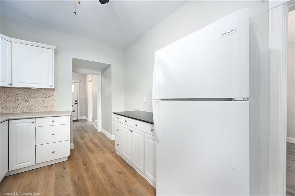 30 Fairleigh Avenue N Property Photo 11
