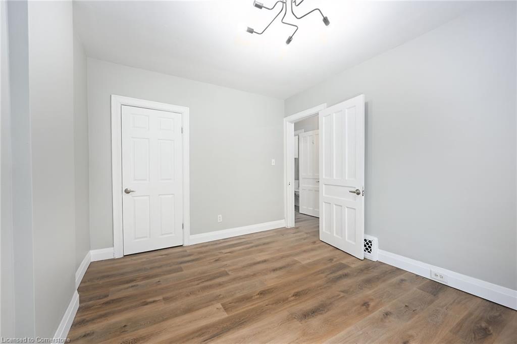 30 Fairleigh Avenue N Property Photo 13