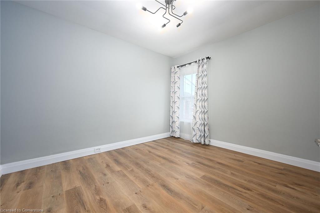 30 Fairleigh Avenue N Property Photo 14