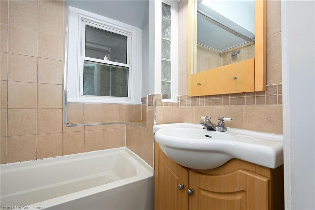 30 Fairleigh Avenue N Property Photo 15
