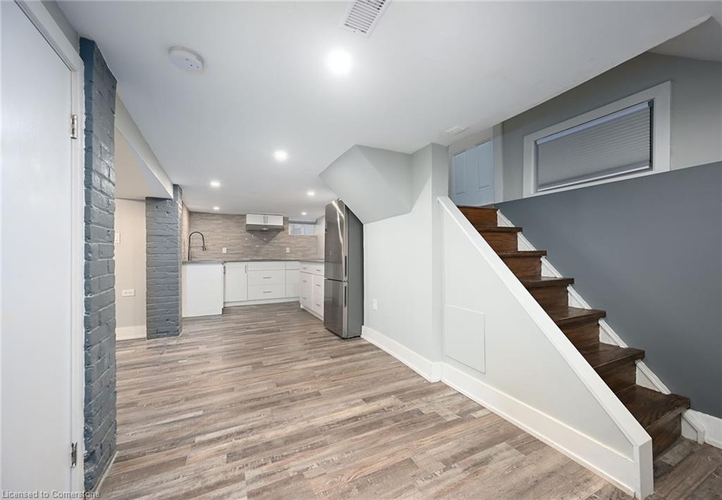 30 Fairleigh Avenue N Property Photo 22