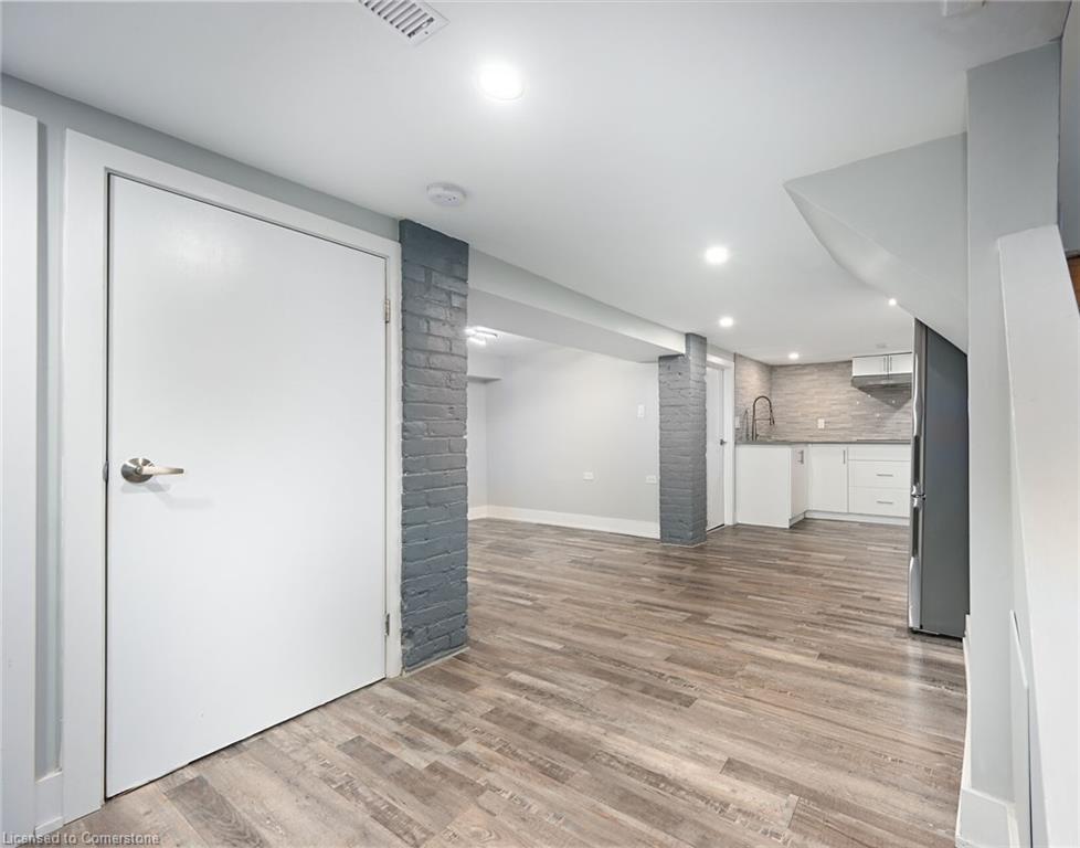 30 Fairleigh Avenue N Property Photo 23