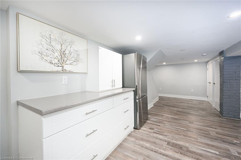 30 Fairleigh Avenue N Property Photo 27