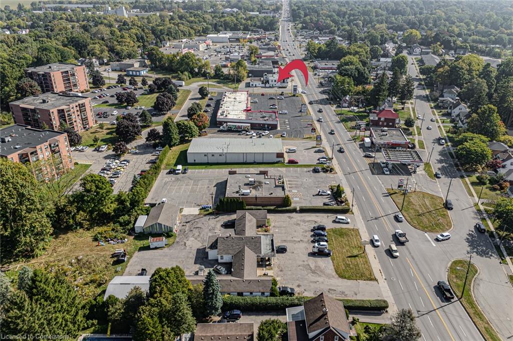 63 Queensway W Property Photo 2