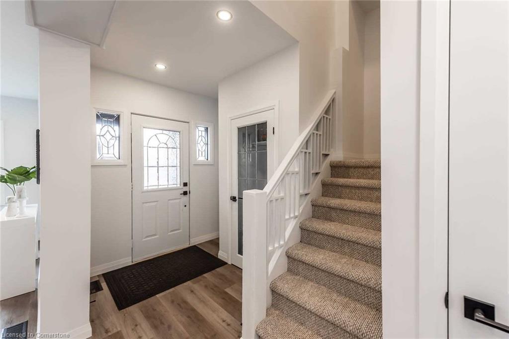 256 Ottawa Street S Property Photo 17