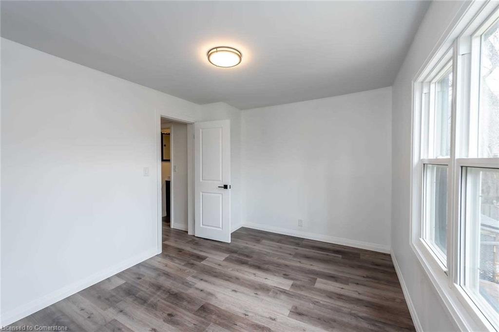 256 Ottawa Street S Property Photo 21