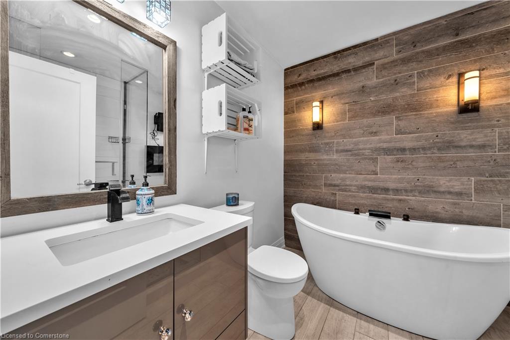 5702 Sixth Line Property Photo 36