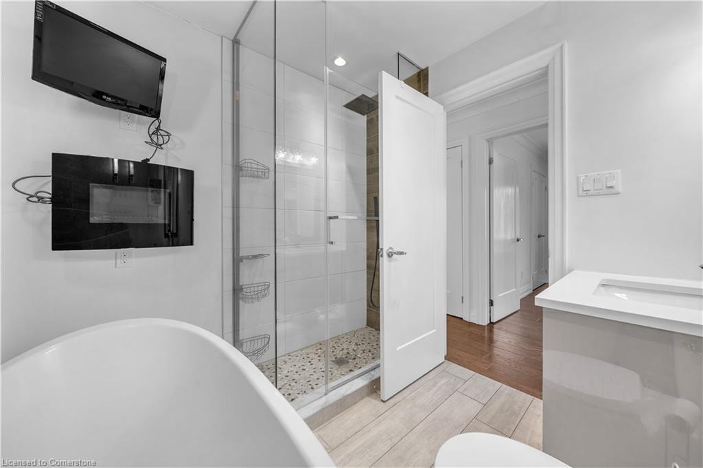 5702 Sixth Line Property Photo 37