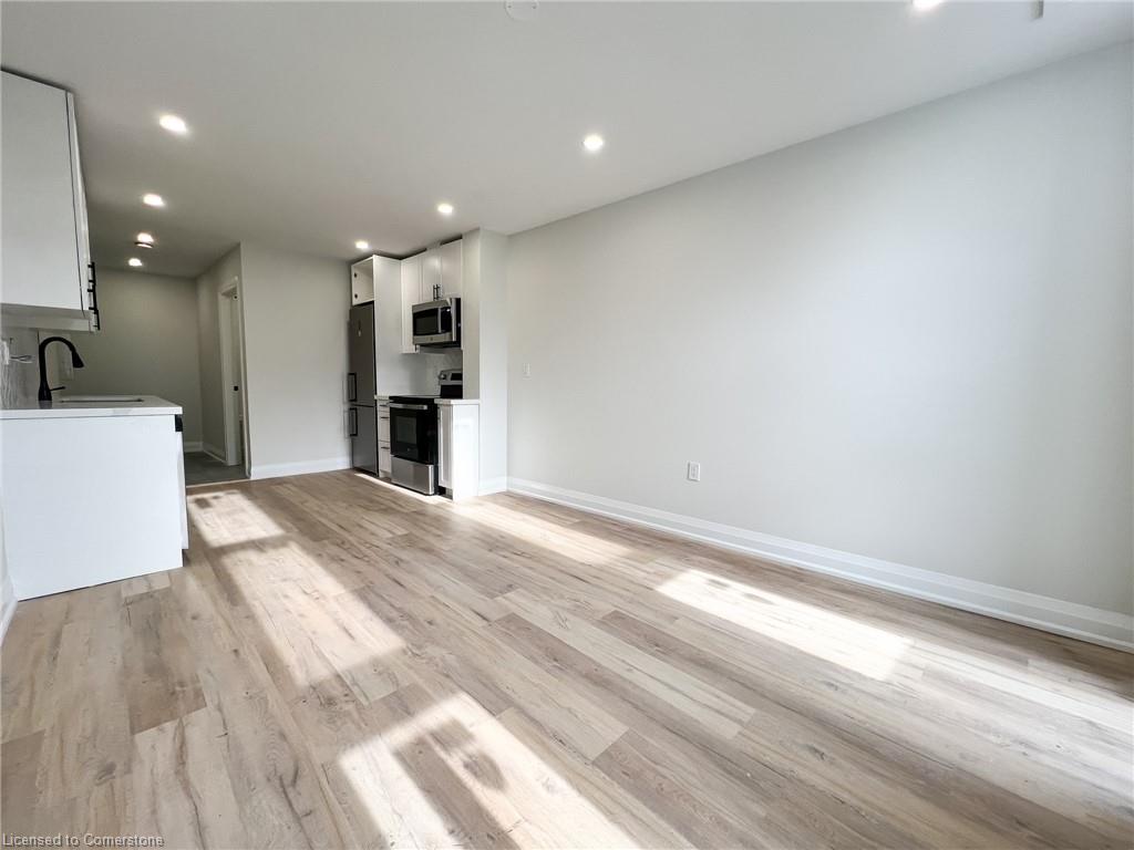 12-588 Barton Street E Property Photo 10