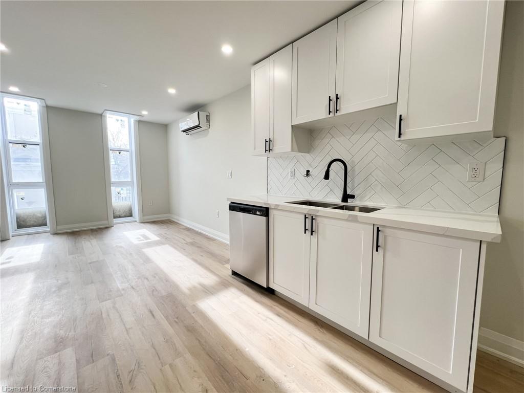12-588 Barton Street E Property Photo 12