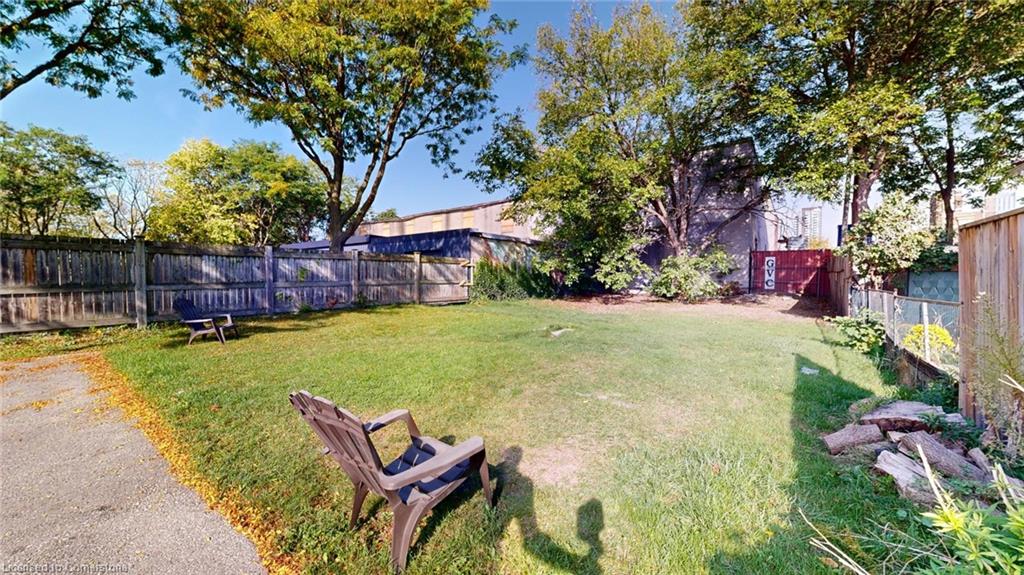 184 Simcoe Street Property Photo 40
