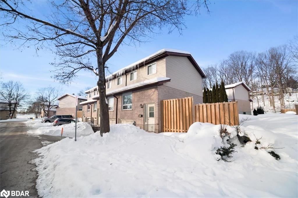 152-1095 Mississaga Street W Property Photo 2