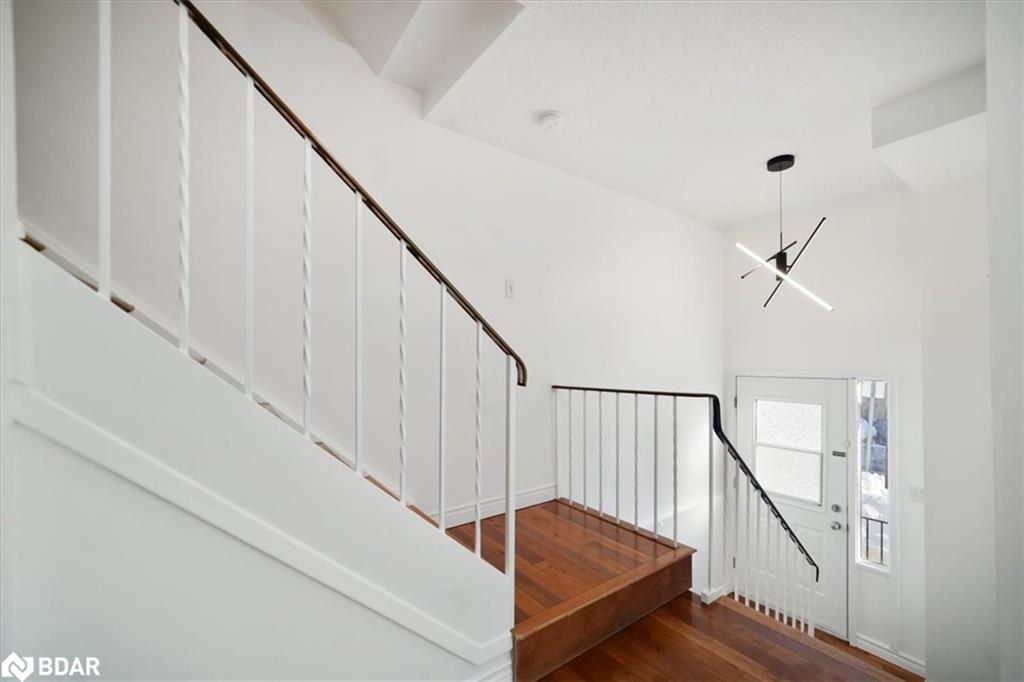 152-1095 Mississaga Street W Property Photo 4