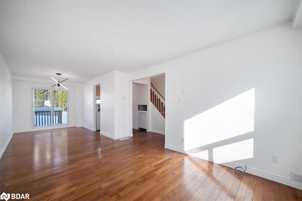 152-1095 Mississaga Street W Property Photo 7
