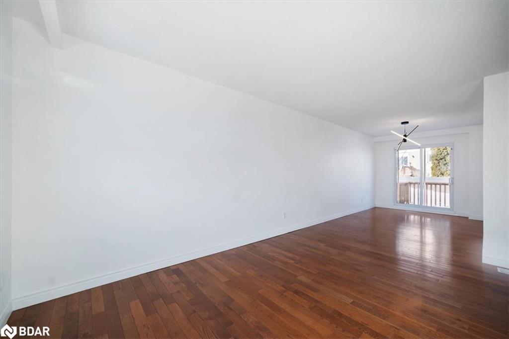 152-1095 Mississaga Street W Property Photo 8