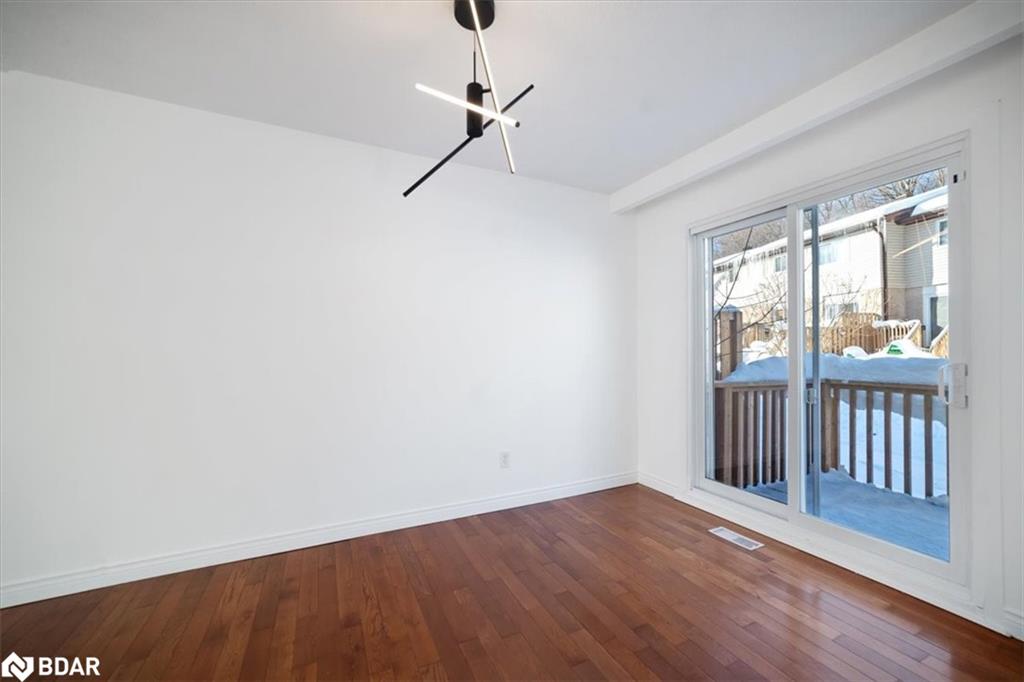 152-1095 Mississaga Street W Property Photo 15