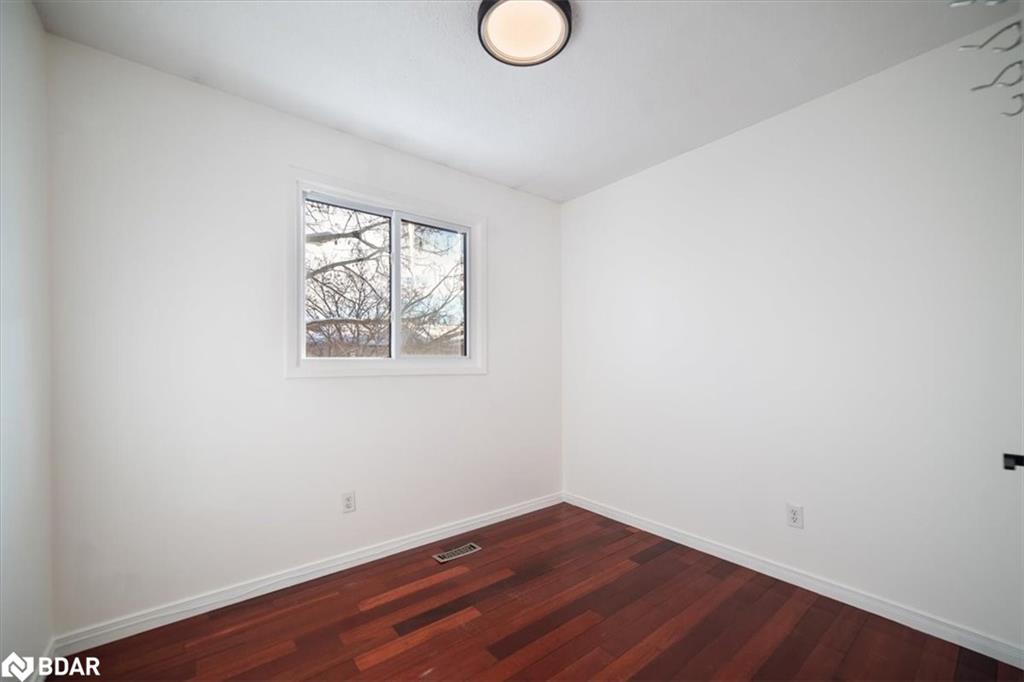 152-1095 Mississaga Street W Property Photo 17