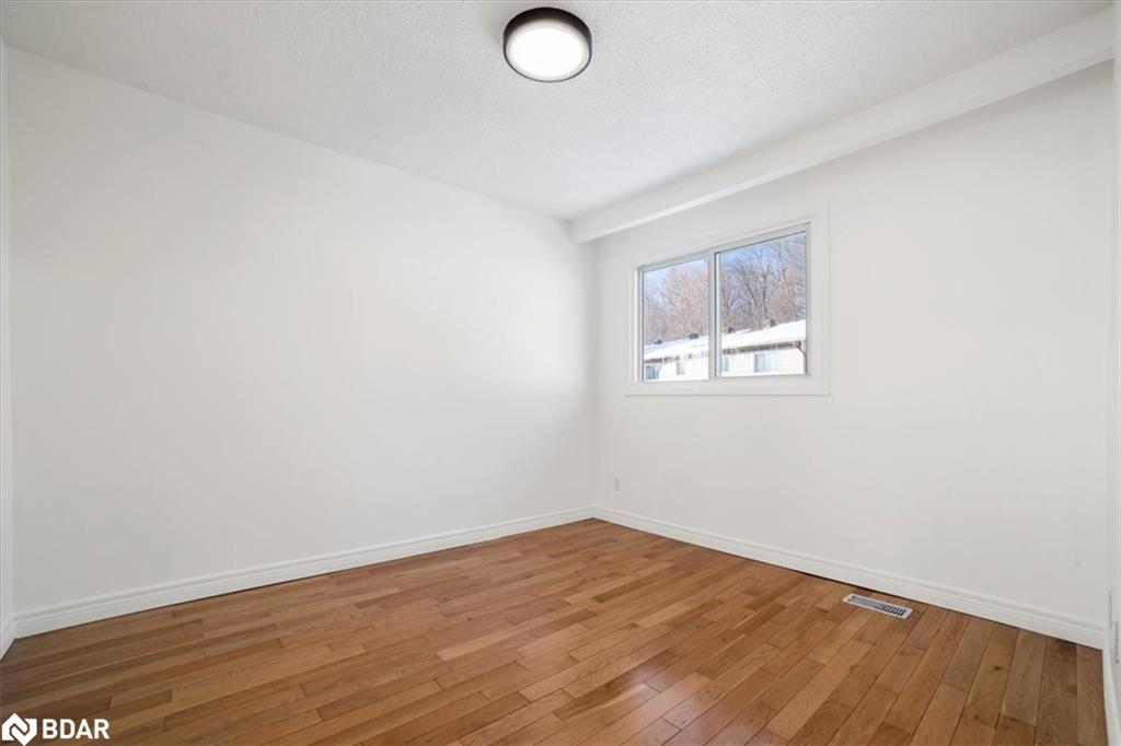 152-1095 Mississaga Street W Property Photo 20