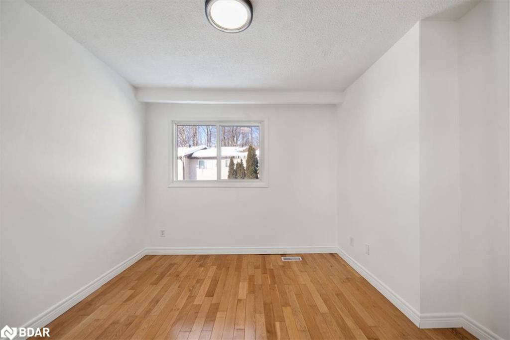 152-1095 Mississaga Street W Property Photo 22