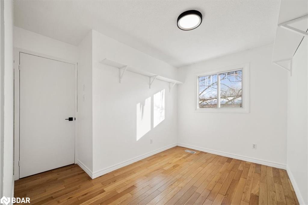 152-1095 Mississaga Street W Property Photo 23