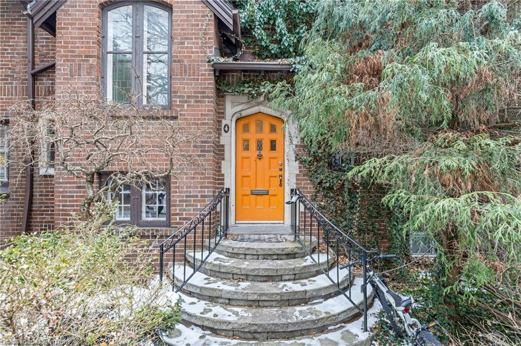 4 Forsyth Avenue N Property Photo 5