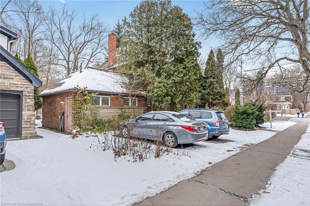4 Forsyth Avenue N Property Photo 7