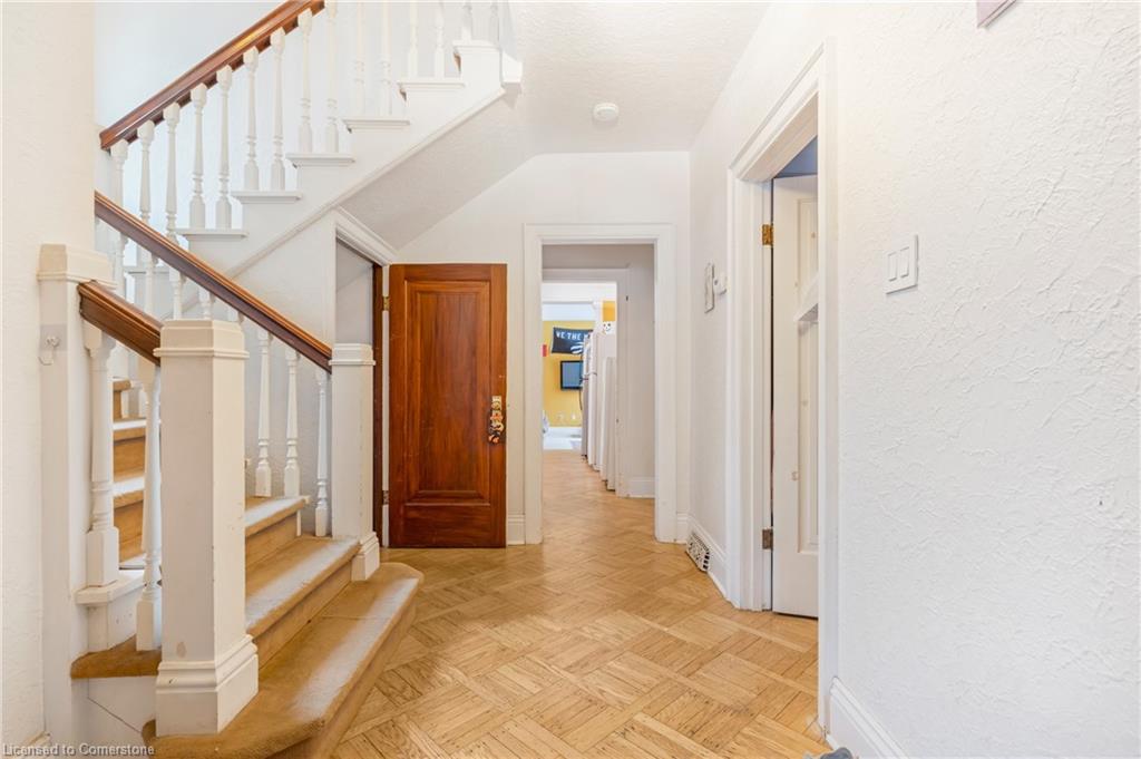 4 Forsyth Avenue N Property Photo 8
