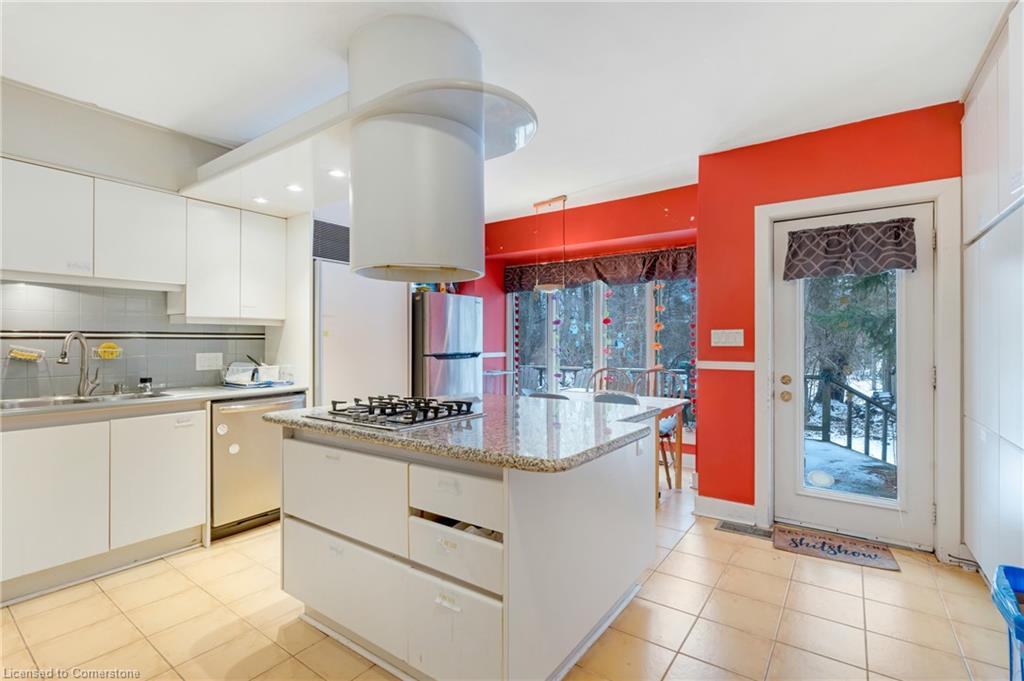 4 Forsyth Avenue N Property Photo 10