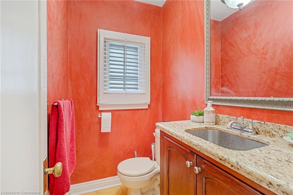 4 Forsyth Avenue N Property Photo 12