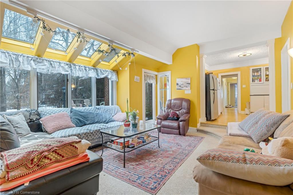 4 Forsyth Avenue N Property Photo 13