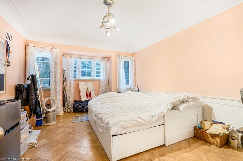 4 Forsyth Avenue N Property Photo 15