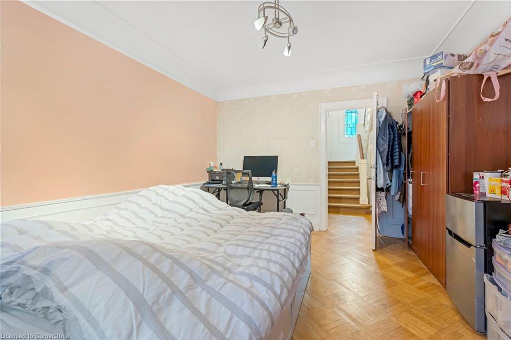 4 Forsyth Avenue N Property Photo 16