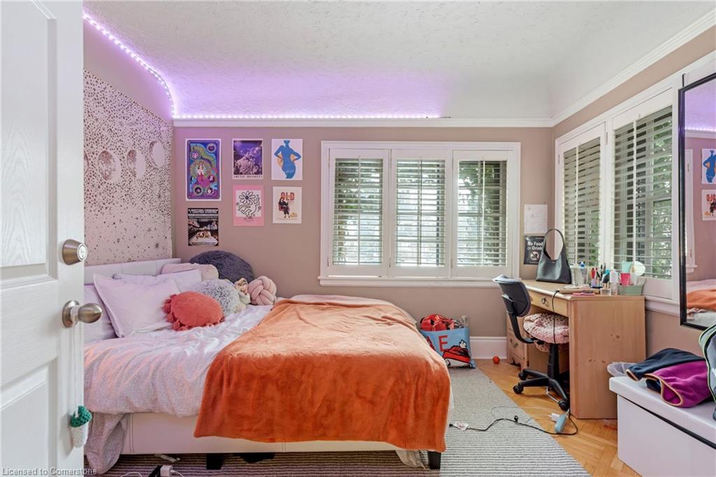4 Forsyth Avenue N Property Photo 17
