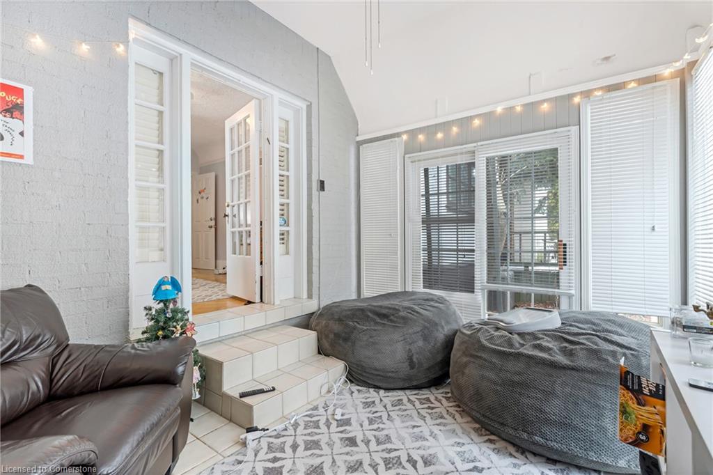 4 Forsyth Avenue N Property Photo 20