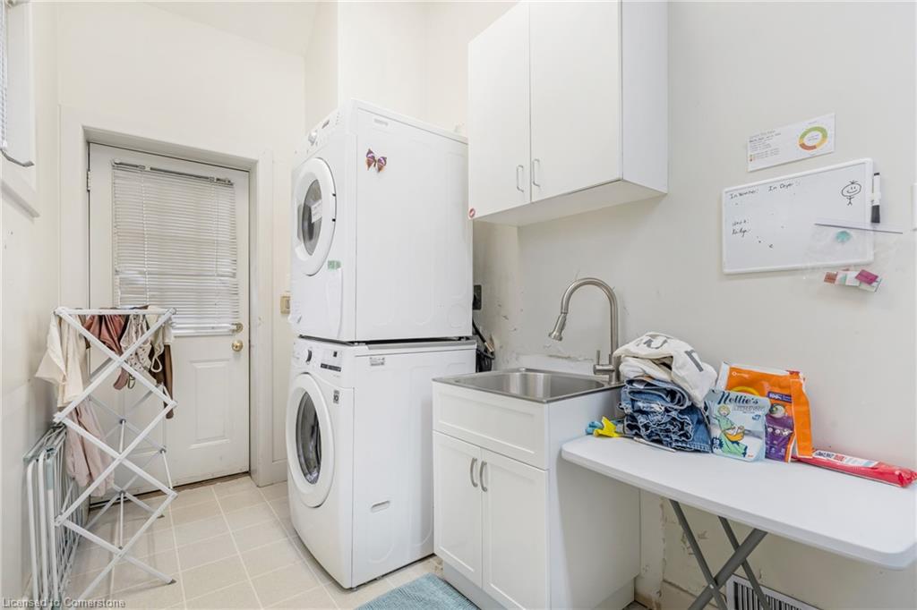 4 Forsyth Avenue N Property Photo 21