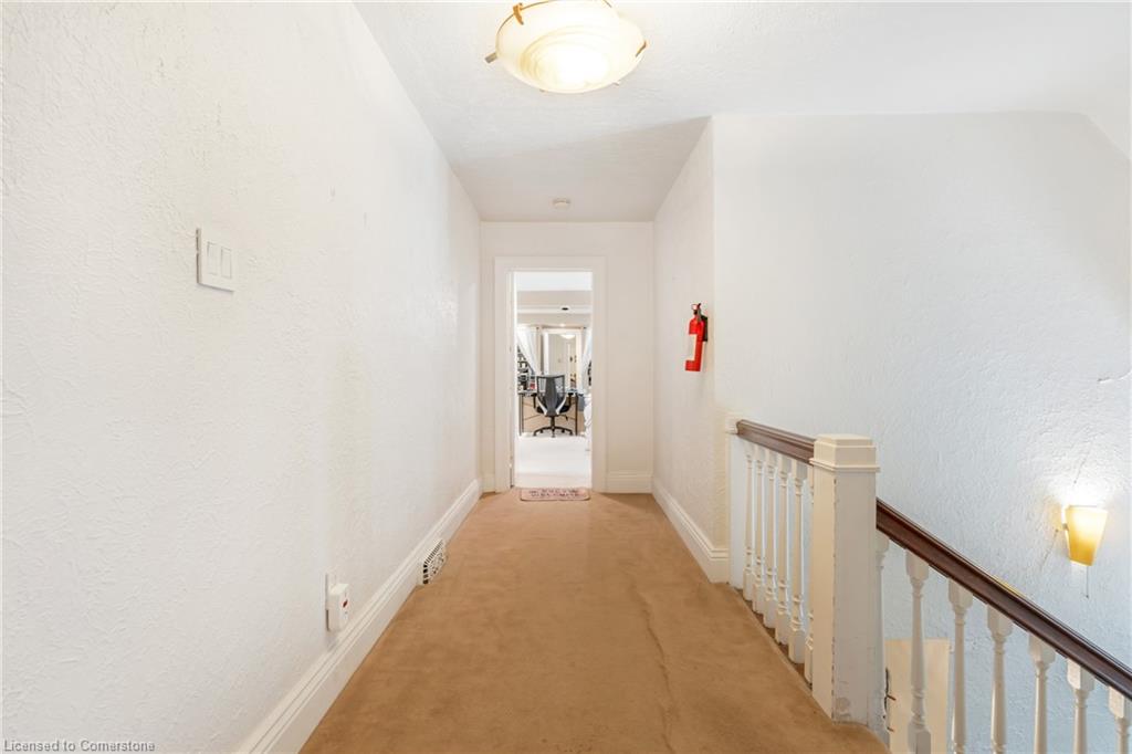 4 Forsyth Avenue N Property Photo 26