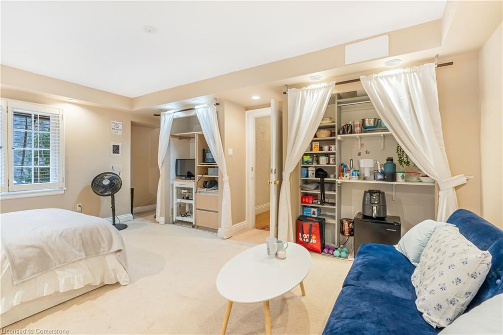 4 Forsyth Avenue N Property Photo 28