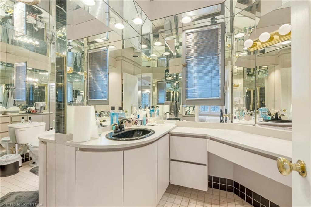 4 Forsyth Avenue N Property Photo 29