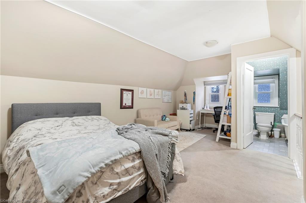 4 Forsyth Avenue N Property Photo 32