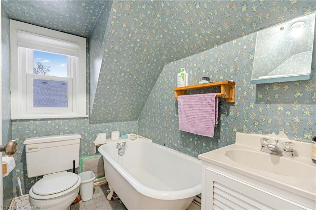 4 Forsyth Avenue N Property Photo 33