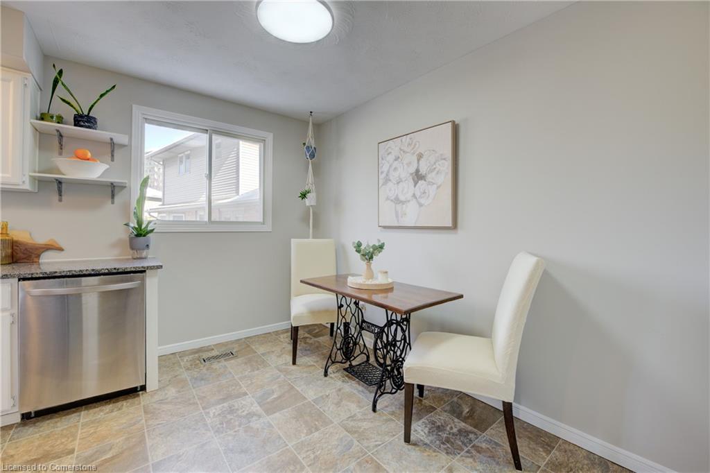 553 Springbank Avenue N Property Photo 8
