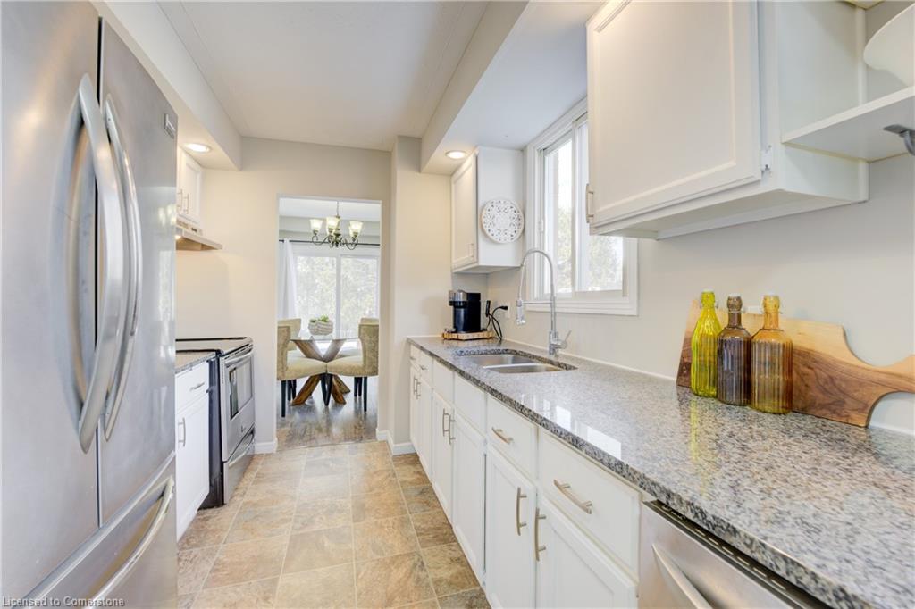 553 Springbank Avenue N Property Photo 11