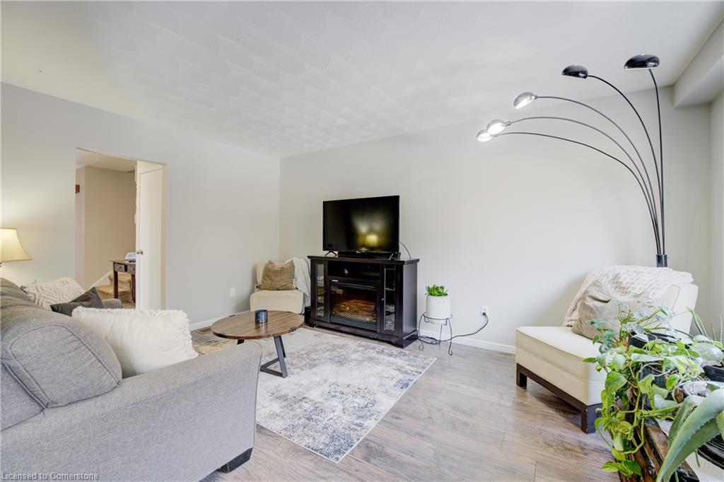 553 Springbank Avenue N Property Photo 16