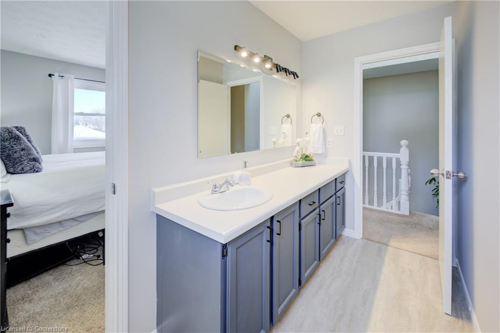 553 Springbank Avenue N Property Photo 25