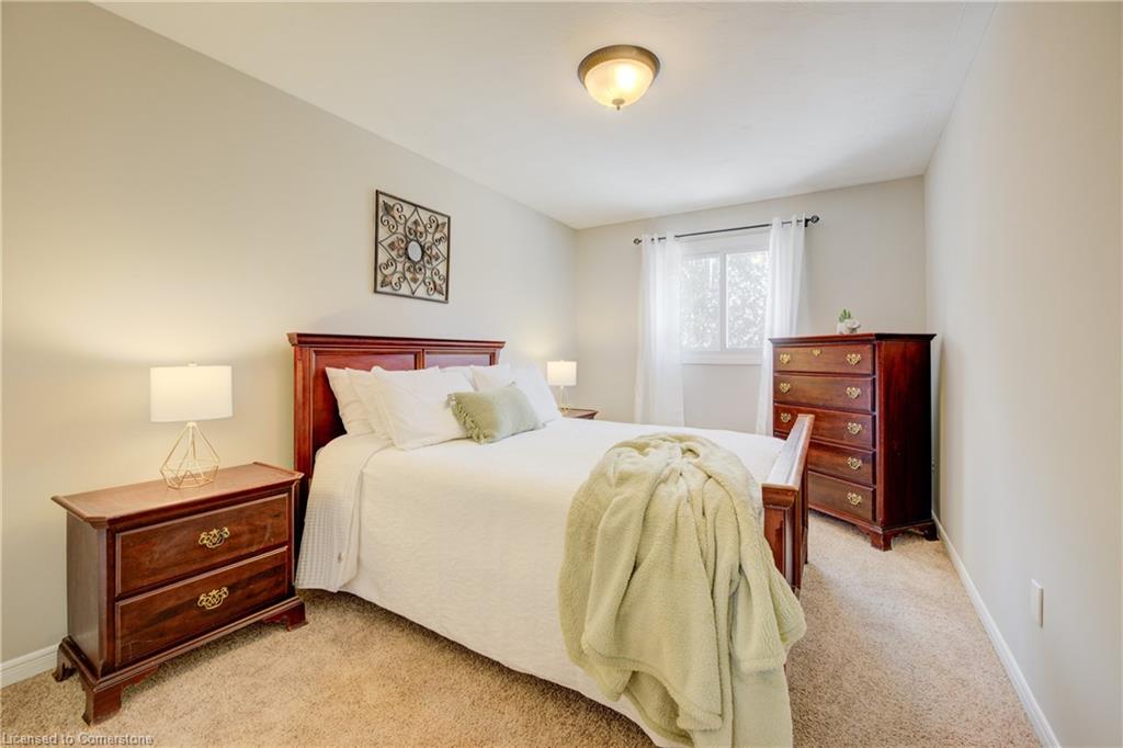 553 Springbank Avenue N Property Photo 26