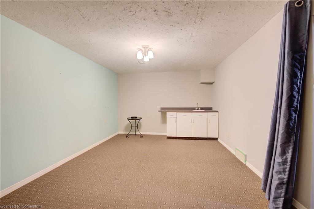 553 Springbank Avenue N Property Photo 29