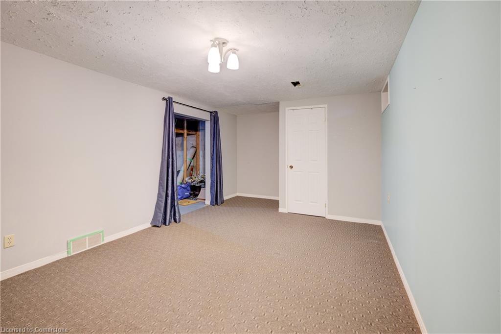 553 Springbank Avenue N Property Photo 30