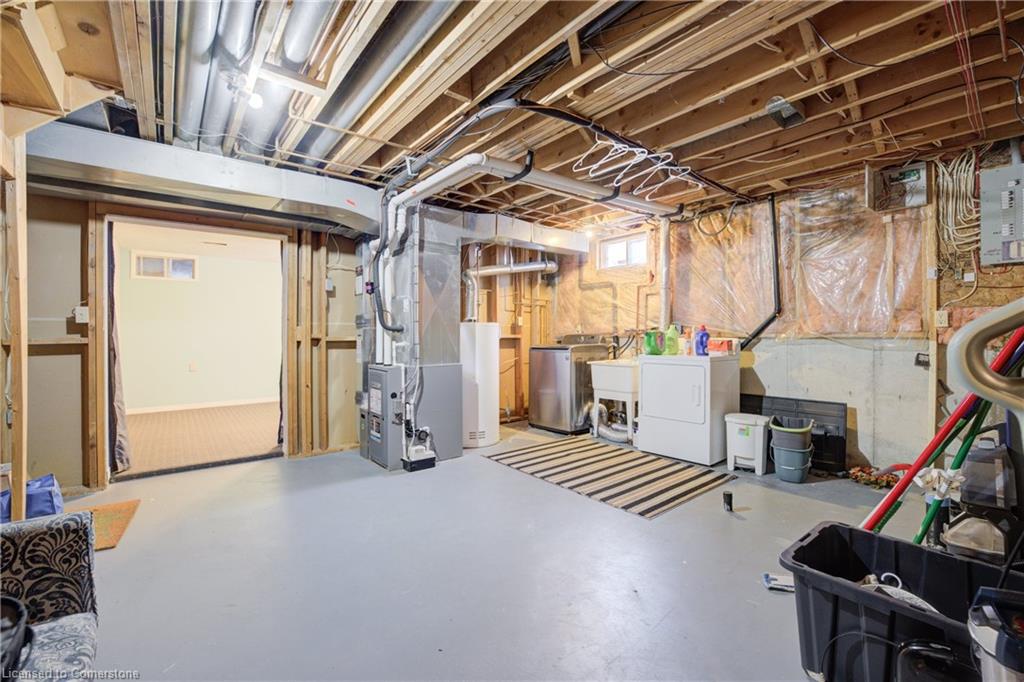 553 Springbank Avenue N Property Photo 31