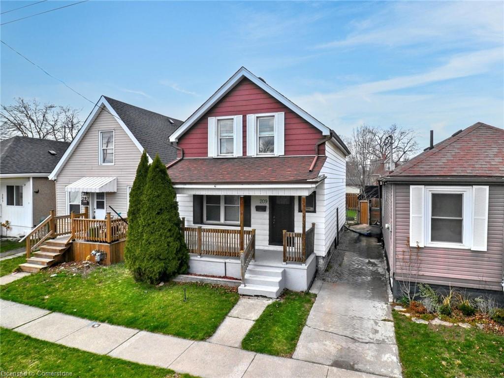 209 Weir Street N Property Photo 1