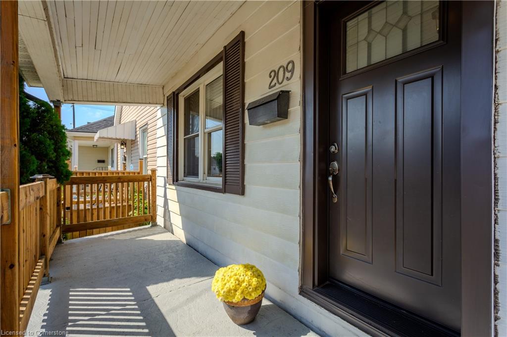 209 Weir Street N Property Photo 2